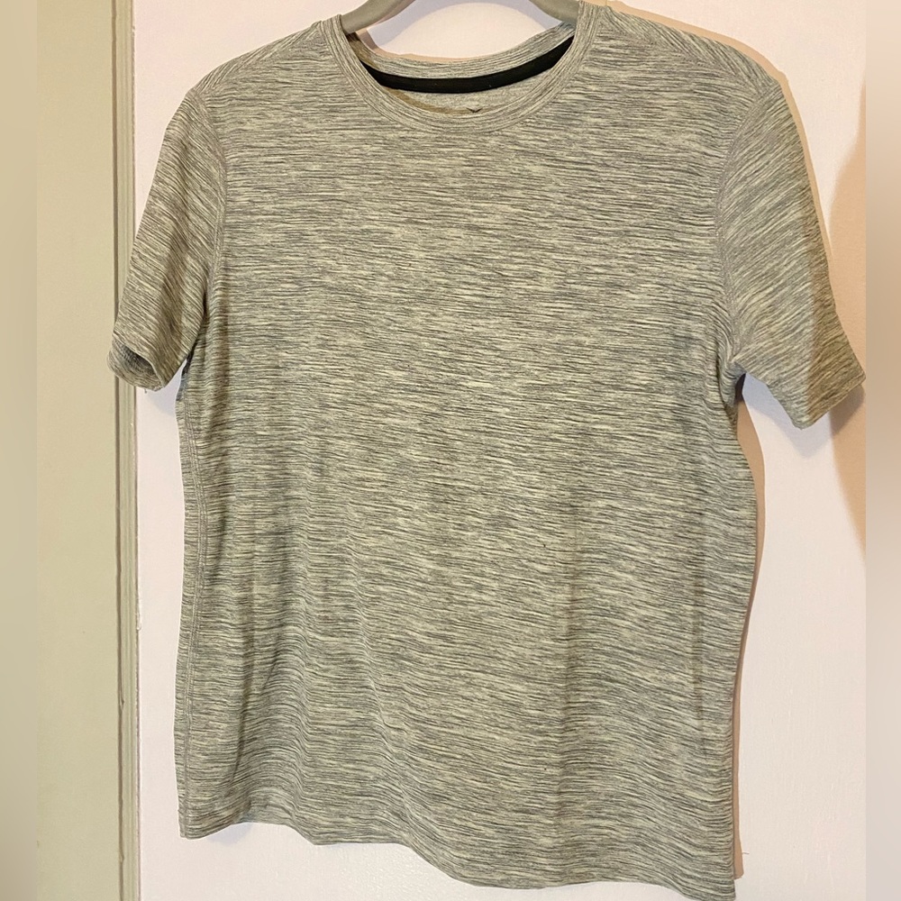 grey workout top